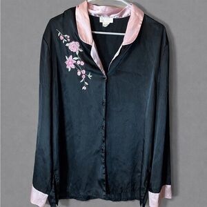 Whispers night shirt with floral embroidery
